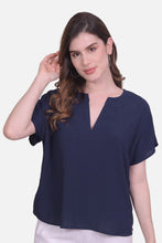 Cargar imagen en el visor de la galería, Blusa Esmeralda Azul Navy
